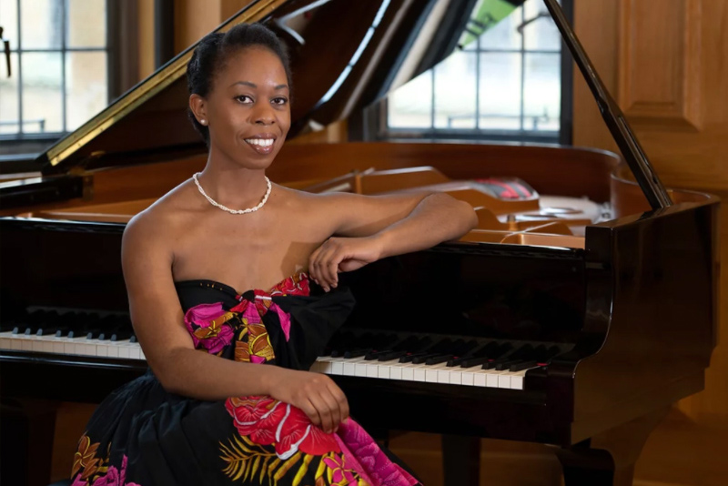 Samantha Ege (Dewing Pianist)